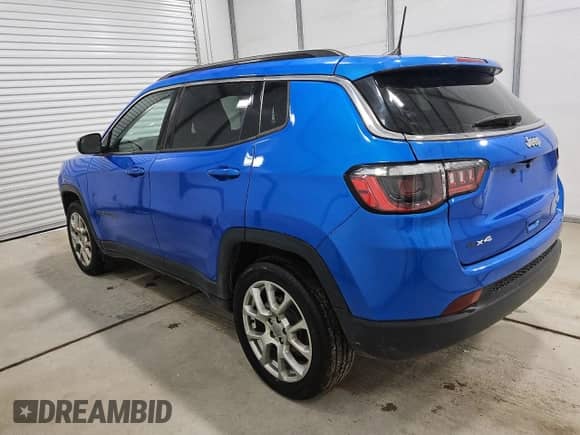2023 Jeep Compass Latitude Lux with VIN 3C4NJDFN2PT505113, listed as a Copart auction lot 81676415 with 35,021 mi miles and Clean title. Bid and sale history available at DreamBid. Image 2.
