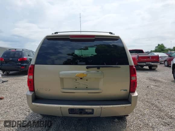 2012 Chevrolet Tahoe LTZ z VIN 1GNSKCE0XCR142165, wystawiony jako IAAI lot #42737217 z przebiegiem 167 857 mil mil oraz . Historia ofert i sprzedaży dostępna na DreamBid. Obrazek 17.