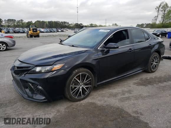 2021 Toyota Camry SE z VIN 4T1S11AK1MU439696, wystawiony jako Copart lot #51130945 z przebiegiem 74 525 mil mil oraz Szkoda całkowita • Salvage title. Historia ofert i sprzedaży dostępna na DreamBid. Obrazek 1.