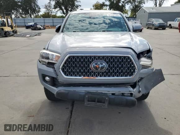 2019 Toyota Tacoma TRD Off Road z VIN 3TMCZ5AN7KM210332, wystawiony jako Copart lot #81743135 z przebiegiem 90 681 mil mil oraz Szkoda całkowita • Salvage title. Historia ofert i sprzedaży dostępna na DreamBid. Obrazek 5.