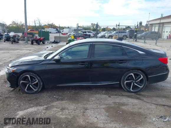 2018 Honda Accord EX z VIN 1HGCV1F44JA019890, wystawiony jako IAAI lot #43502747 z przebiegiem 88 038 mil mil oraz . Historia ofert i sprzedaży dostępna na DreamBid. Obrazek 14.