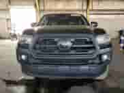 2018 Toyota Tacoma SR5 z VIN 3TMBZ5DNXJM016299, wystawiony jako Copart lot #64479535 z przebiegiem 87 574 mil mil oraz Czysty tytuł • Clean title. Historia ofert i sprzedaży dostępna na DreamBid. Obrazek 5.