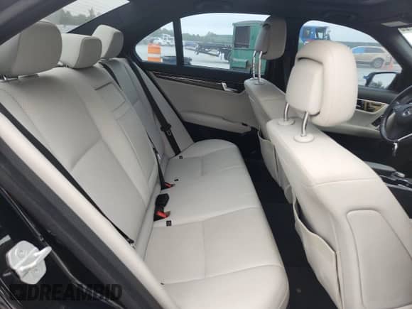 2011 Mercedes-Benz C 350 Sport с VIN WDDGF5GB2BF560450, выставлен на аукционе Copart как лот 69090825 с пробегом 96 424 миль миль и Списание • Salvage title. История ставок и продаж доступна на DreamBid. Изображение 10.