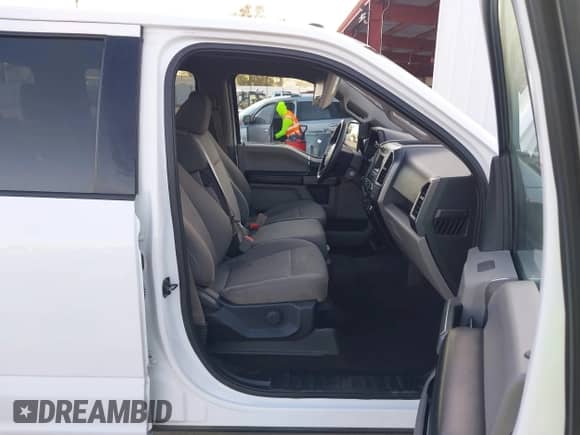 2018 Ford F-150 XL z VIN 1FTEW1E55JFC47477, wystawiony jako IAAI lot #43512100 z przebiegiem 124 341 mil mil oraz . Historia ofert i sprzedaży dostępna na DreamBid. Obrazek 5.