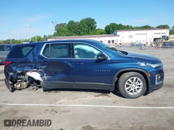 2022 Chevrolet Traverse LS z VIN 1GNERFKW3NJ120416, wystawiony jako IAAI lot #42131632 z przebiegiem 51 988 mil mil oraz . Historia ofert i sprzedaży dostępna na DreamBid. Obrazek 13.