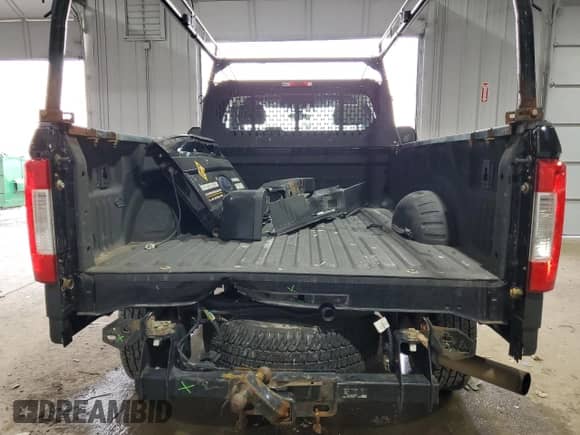 2017 Ford F-250 XLT с VIN 1FTBF2B69HEE74192, выставлен на аукционе Copart как лот 84031904 с пробегом 133 743 миль миль и Списание • Salvage title. История ставок и продаж доступна на DreamBid. Изображение 6.