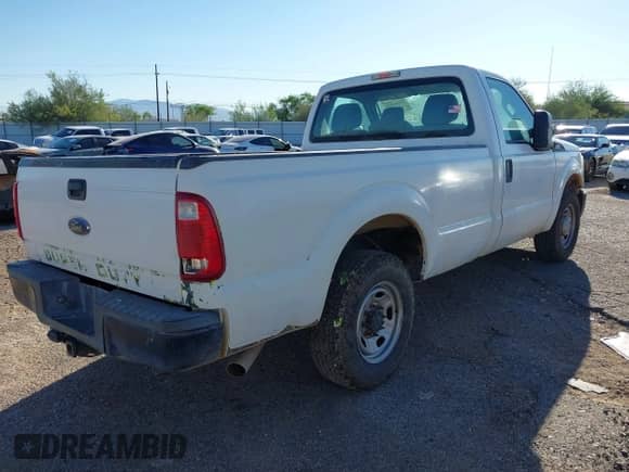 2014 Ford F-250 XL z VIN 1FTBF2A68EEB42936, wystawiony jako IAAI lot #43164830 z przebiegiem 69 277 mil mil oraz . Historia ofert i sprzedaży dostępna na DreamBid. Obrazek 4.