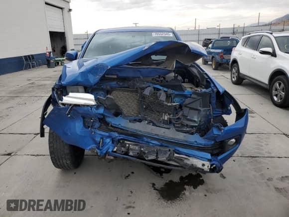 2016 Toyota Tacoma TRD Off Road with VIN 3TMCZ5AN0GM037079, listed as a Copart auction lot 70552345 with 141,399 mi miles and Salvage title. Bid and sale history available at DreamBid. Image 5.