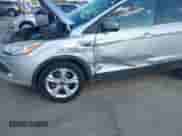 2014 Ford Escape SE z VIN 1FMCU0GX5EUA21457, wystawiony jako IAAI lot #43370908 z przebiegiem 143 709 mil mil oraz . Historia ofert i sprzedaży dostępna na DreamBid. Obrazek 6.