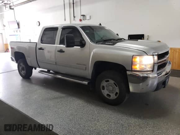 2011 Chevrolet Silverado 3500HD SRW LT z VIN 1GC4K0C83BF221444, wystawiony jako Copart lot #65460995 z przebiegiem 168 217 mil mil oraz Czysty tytuł • Clean title. Historia ofert i sprzedaży dostępna na DreamBid. Obrazek 4.