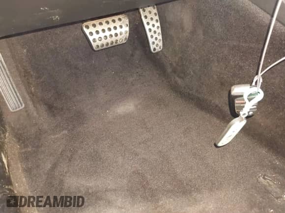 2017 Dodge Challenger 392 Hemi Scat Pack Shaker z VIN 2C3CDZFJXHH578379, wystawiony jako IAAI lot #42230835 z przebiegiem 100 855 mil mil oraz . Historia ofert i sprzedaży dostępna na DreamBid. Obrazek 11.