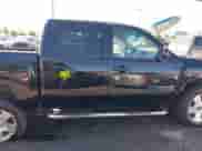 2008 Chevrolet Silverado 1500 1LT z VIN 2GCEC13JX81163391, wystawiony jako IAAI lot #43530781 z przebiegiem 204 330 mil mil oraz . Historia ofert i sprzedaży dostępna na DreamBid. Obrazek 14.