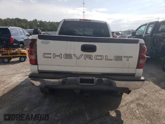 2003 Chevrolet Silverado 2500HD LT z VIN 1GCHK29U83E314808, wystawiony jako Copart lot #72331804 z przebiegiem 228 467 mil mil oraz Szkoda całkowita • Salvage title. Historia ofert i sprzedaży dostępna na DreamBid. Obrazek 6.