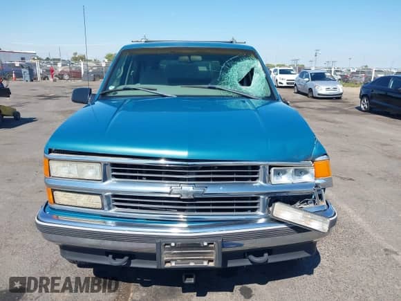 1998 Chevrolet Silverado 1500 z VIN 2GCEK19R8W1221205, wystawiony jako IAAI lot #42741835 z przebiegiem 59 925 mil mil oraz . Historia ofert i sprzedaży dostępna na DreamBid. Obrazek 12.