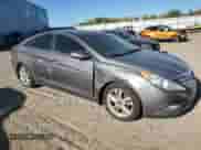 2013 Hyundai Sonata Limited с VIN 5NPEC4AC8DH609598, выставлен на аукционе Copart как лот 68702735 с пробегом 236 792 миль миль и Списание • Salvage title. История ставок и продаж доступна на DreamBid. Изображение 4.