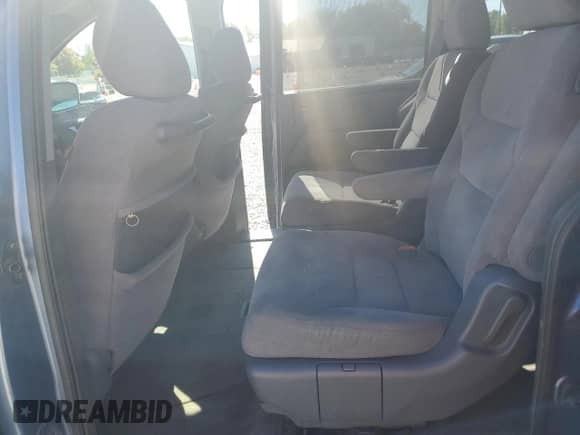 2006 Honda Odyssey EX z VIN 5FNRL384X6B070400, wystawiony jako Copart lot #85780025 z przebiegiem 189 123 mil mil oraz Czysty tytuł • Clean title. Historia ofert i sprzedaży dostępna na DreamBid. Obrazek 11.