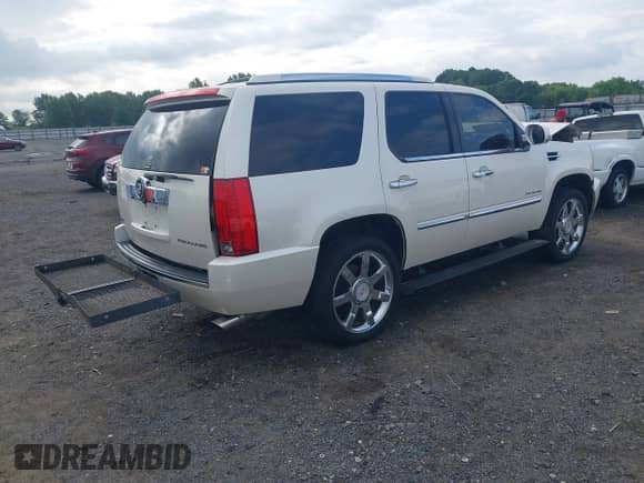 2011 Cadillac Escalade Premium с VIN 1GYS4CEF9BR313567, выставлен на аукционе IAAI как лот 42360329 с пробегом 197 304 миль миль и . История ставок и продаж доступна на DreamBid. Изображение 4.