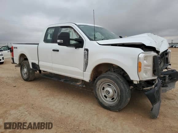 2023 Ford F-250 XL z VIN 1FT7X2BA7PEC14508, wystawiony jako Copart lot #69988304 z przebiegiem 16 808 mil mil oraz Szkoda całkowita • Salvage title. Historia ofert i sprzedaży dostępna na DreamBid. Obrazek 4.