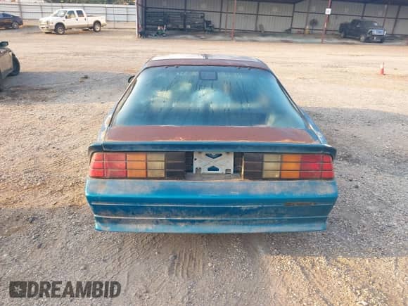 1991 Chevrolet Camaro RS с VIN 1G1FP23E5ML168934, выставлен на аукционе IAAI как лот 43228894 с пробегом Не указан миль и . История ставок и продаж доступна на DreamBid. Изображение 11.