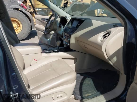 2014 Nissan Pathfinder SV z VIN 5N1AR2MM6EC684928, wystawiony jako IAAI lot #42065915 z przebiegiem 46 029 mil mil oraz . Historia ofert i sprzedaży dostępna na DreamBid. Obrazek 5.