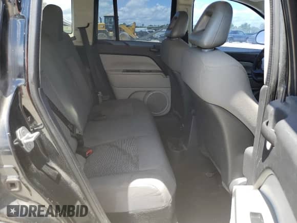 2007 Jeep Compass Sport with VIN 1J8FT47W57D212083, listed as a Copart auction lot 68382615 with 183,972 mi miles and Non repairable. Bid and sale history available at DreamBid. Image 11.