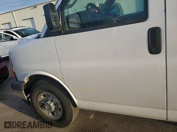 2017 Chevrolet Express Passenger LT z VIN 1GAZGPFG8H1255767, wystawiony jako Copart lot #74813274 z przebiegiem Nie podano mil oraz Nie do naprawy • Non repairable. Historia ofert i sprzedaży dostępna na DreamBid. Obrazek 13.