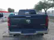 2020 Ram 1500 Laramie z VIN 1C6SRFRT4LN352298, wystawiony jako IAAI lot #43097857 z przebiegiem 59 894 mil mil oraz . Historia ofert i sprzedaży dostępna na DreamBid. Obrazek 16.