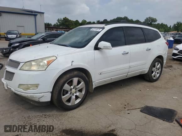2009 Chevrolet Traverse LTZ z VIN 1GNER33D39S155758, wystawiony jako Copart lot #62319575 z przebiegiem 144 405 mil mil oraz Szkoda całkowita • Salvage title. Historia ofert i sprzedaży dostępna na DreamBid. Obrazek 1.