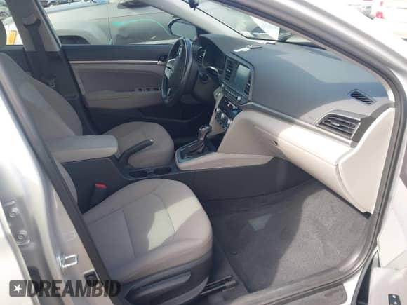 2020 Hyundai Elantra SEL z VIN 5NPD84LF2LH517177, wystawiony jako IAAI lot #42982269 z przebiegiem 32 326 mil mil oraz . Historia ofert i sprzedaży dostępna na DreamBid. Obrazek 5.