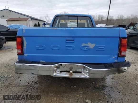 1990 Dodge Dakota z VIN 1B7FL23X2LS638751, wystawiony jako Copart lot #44015715 z przebiegiem 197 199 mil mil oraz Nie do naprawy • Non repairable. Historia ofert i sprzedaży dostępna na DreamBid. Obrazek 6.