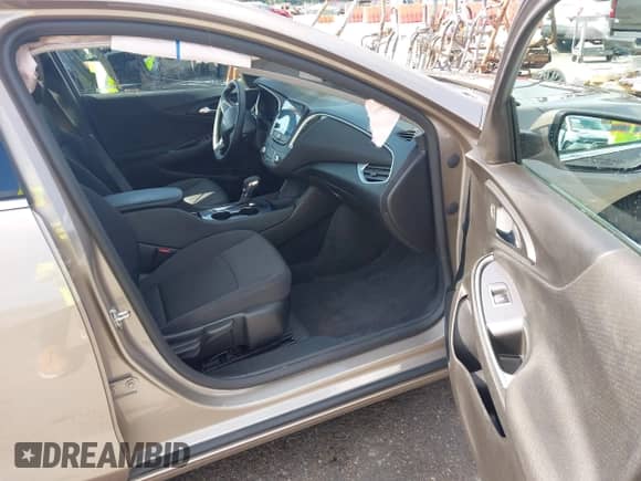 2023 Chevrolet Malibu RS с VIN 1G1ZG5ST6PF236529, выставлен на аукционе IAAI как лот 43043683 с пробегом 15 777 миль миль и . История ставок и продаж доступна на DreamBid. Изображение 5.