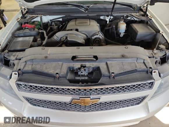 2010 Chevrolet Suburban LTZ with VIN 1GNUKKE34AR146562, listed as a Copart auction lot 84705435 with 233,739 mi miles and Clean title. Bid and sale history available at DreamBid. Image 12.