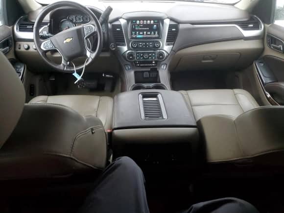 2016 Chevrolet Suburban LT с VIN 1GNSKHKC3GR424228, выставлен на аукционе Copart как лот 83877184 с пробегом 98 596 миль миль и Списание • Salvage title. История ставок и продаж доступна на DreamBid. Изображение 8.