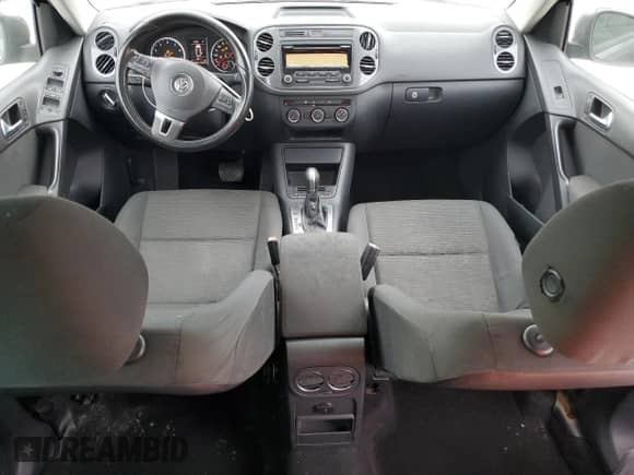 2013 Volkswagen Tiguan SE z VIN WVGAV3AX4DW581925, wystawiony jako Copart lot #55970105 z przebiegiem 115 504 mil mil oraz Czysty tytuł • Clean title. Historia ofert i sprzedaży dostępna na DreamBid. Obrazek 8.