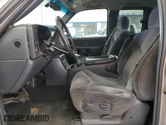 2001 GMC Sierra 1500 SLE с VIN 1GTEK19T11E131865, выставлен на аукционе Copart как лот 81739975 с пробегом 258 666 миль миль и Чистый • Clean title. История ставок и продаж доступна на DreamBid. Изображение 7.