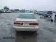 1997 Toyota Camry LE z VIN 4T1BF22K0VU004174, wystawiony jako IAAI lot #42254679 z przebiegiem 206 023 mil mil oraz . Historia ofert i sprzedaży dostępna na DreamBid. Obrazek 16.