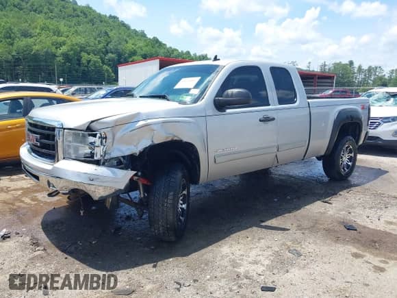 2010 GMC Sierra 1500 SLE with VIN 1GTSKVE32AZ210132, listed as a IAAI auction lot 42613141 with 150,748 mi miles and . Bid and sale history available at DreamBid. Image 2.