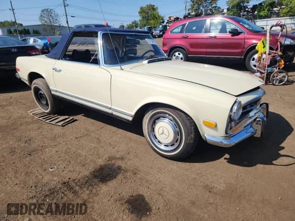 1971 Mercedes-Benz SL z VIN 11304412022259, wystawiony jako Copart lot #67759675 z przebiegiem 21 477 mil mil oraz Szkoda całkowita • Salvage title. Historia ofert i sprzedaży dostępna na DreamBid. Obrazek 4.
