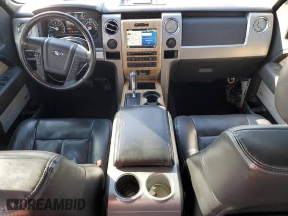 2011 Ford F-150 Lariat z VIN 1FTFW1ET9BFC91048, wystawiony jako Copart lot #84430214 z przebiegiem 238 077 mil mil oraz Szkoda całkowita • Salvage title. Historia ofert i sprzedaży dostępna na DreamBid. Obrazek 8.