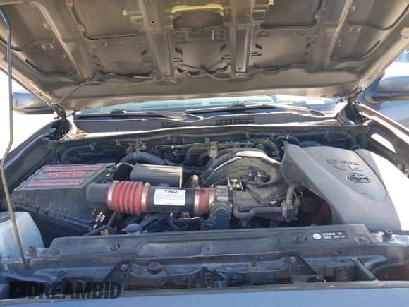 2017 Toyota Tacoma SR5 z VIN 3TMCZ5AN9HM105459, wystawiony jako IAAI lot #43321840 z przebiegiem 220 881 mil mil oraz . Historia ofert i sprzedaży dostępna na DreamBid. Obrazek 8.
