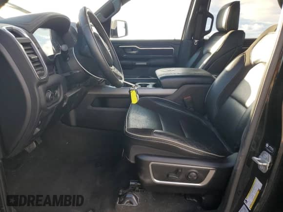 2024 Ram 1500 Laramie z VIN 1C6RREJT1RN220404, wystawiony jako Copart lot #85601165 z przebiegiem 47 435 mil mil oraz Czysty tytuł • Clean title. Historia ofert i sprzedaży dostępna na DreamBid. Obrazek 7.