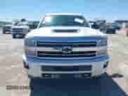 2019 Chevrolet Silverado 2500HD High Country z VIN 1GC1KUEY8KF171437, wystawiony jako IAAI lot #41850872 z przebiegiem 114 027 mil mil oraz . Historia ofert i sprzedaży dostępna na DreamBid. Obrazek 12.
