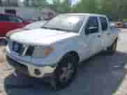 2007 Nissan Frontier SE z VIN 1N6AD09U87C421940, wystawiony jako IAAI lot #42051182 z przebiegiem 235 216 mil mil oraz . Historia ofert i sprzedaży dostępna na DreamBid. Obrazek 17.