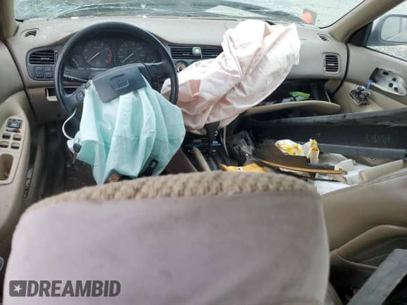 1996 Honda Accord EX z VIN 1HGCE6670TA026961, wystawiony jako Copart lot #86725534 z przebiegiem 239 435 mil mil oraz Szkoda całkowita • Salvage title. Historia ofert i sprzedaży dostępna na DreamBid. Obrazek 8.