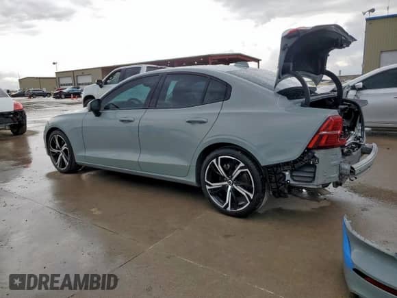 2024 Volvo S60 Plus Dark Theme z VIN 7JRL12FL5RG280544, wystawiony jako Copart lot #59343435 z przebiegiem 44 809 mil mil oraz Szkoda całkowita • Salvage title. Historia ofert i sprzedaży dostępna na DreamBid. Obrazek 2.