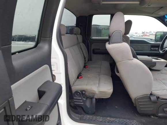 2005 Ford F-150 XLT z VIN 1FTPX14545NA54420, wystawiony jako IAAI lot #43323422 z przebiegiem 258 942 mil mil oraz . Historia ofert i sprzedaży dostępna na DreamBid. Obrazek 8.