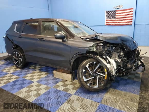 2024 Mitsubishi Outlander SE with VIN JA4J4VA88RZ077440, listed as a Copart auction lot 90495935 with 35,157 mi miles and Non repairable. Bid and sale history available at DreamBid. Image 4.