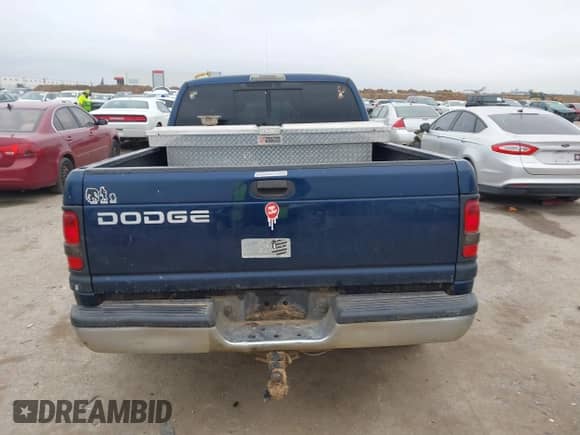 2000 Dodge 1500 z VIN 3B7HC12Y6YG149085, wystawiony jako IAAI lot #41453173 z przebiegiem 150 218 mil mil oraz . Historia ofert i sprzedaży dostępna na DreamBid. Obrazek 16.