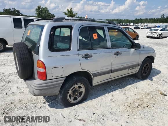 2002 Chevrolet Tracker с VIN 2CNBE13C826912290, выставлен на аукционе Copart как лот 69659335 с пробегом 153 495 миль миль и Списание • Salvage title. История ставок и продаж доступна на DreamBid. Изображение 3.