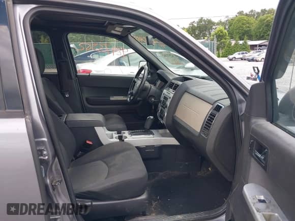 2008 Mercury Mariner with VIN 4M2CU91178KJ14388, listed as a IAAI auction lot 42973382 with 219,954 mi miles and . Bid and sale history available at DreamBid. Image 5.